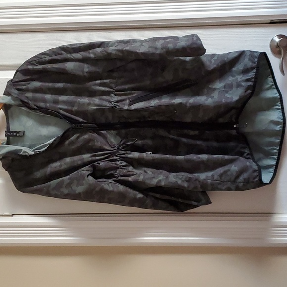 GUC Askya size M Women's Light Windbreaker Jacket Camouflage - Picture 2 of 8